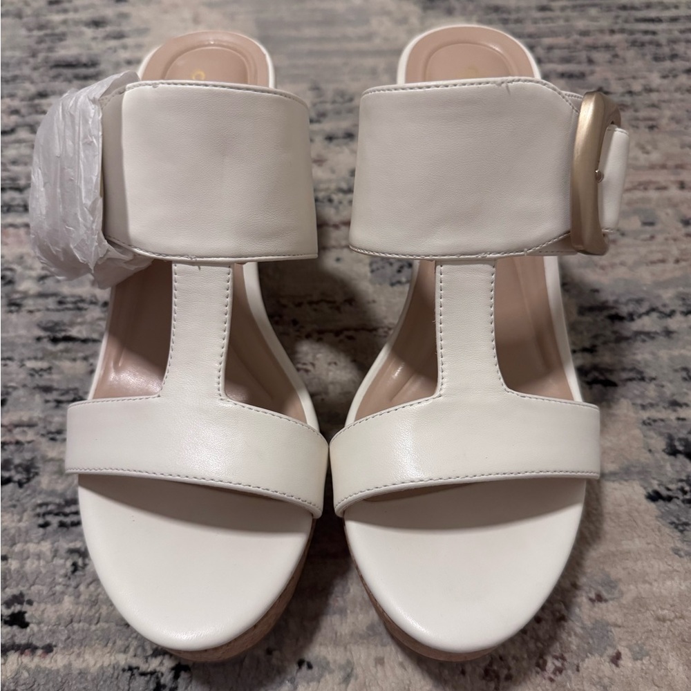 Charles by Charles David off white wedge